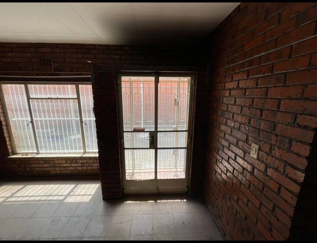 1,100M² WAREHOUSE FOR SALE IN NEW ERA